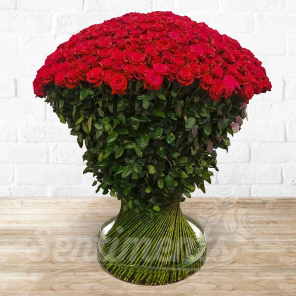 VIP LONG STEM - Luxurious Big  Red Roses Hand Bouquet -  PRE ORDER - 5-7days upon delivery (Acrylic Stand Not Included (Just for Photoshoot purposes)