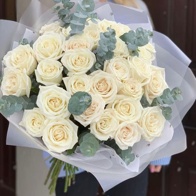 Pure Love White Roses Fresh Flower Hand Bouquet - Send Valentines Flower bouquet Dubai